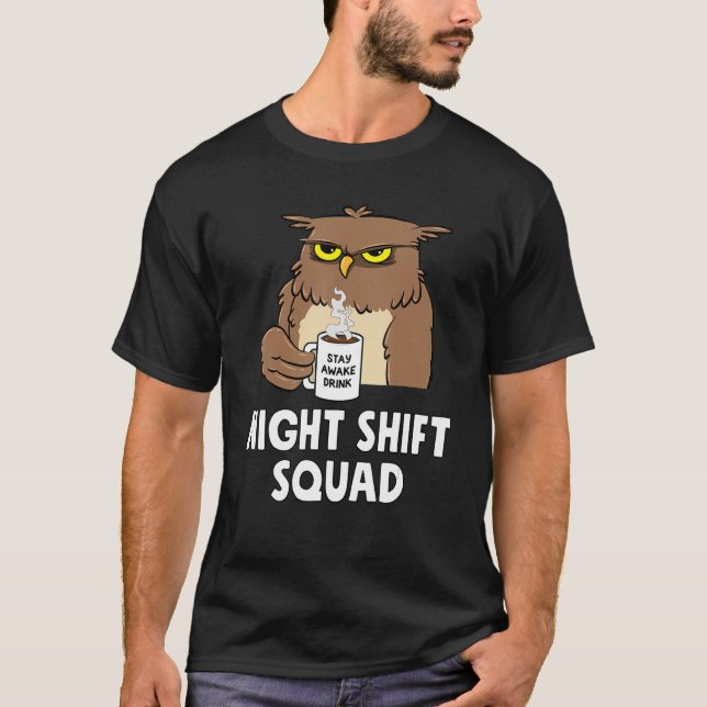 Camiseta RN Nurse Night Shift Squad Funny Coffe Owl (Frente)