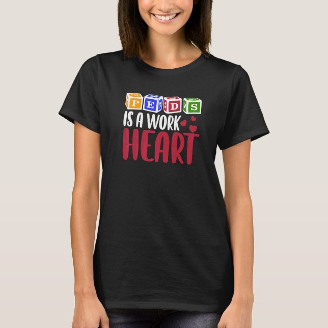 Camiseta RN Pediatric Nurse PEDS Is A Work Of Heart Pediatr (Frente)