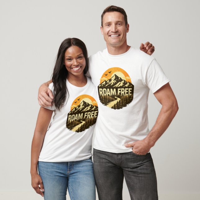 Camiseta Roam Free Vintage Mountain Adventure Outdoor (Unissex)