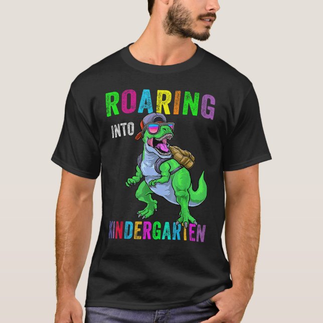 Camiseta Roaring Into Kindergarten Dinosaur 1st Day Back To (Frente)