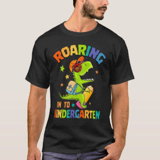 Camiseta Roaring Into Kindergarten  Dinosaur Back To School