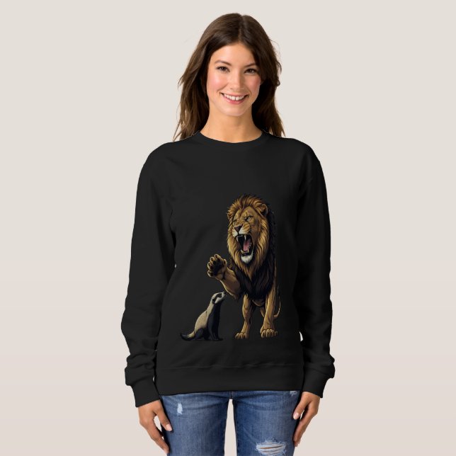 Camiseta Roaring Lion Sweatshirt – Power in Every Thread (Frente Completa)