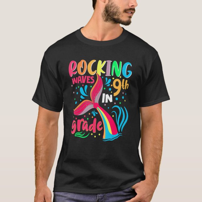 Camiseta Rocking Waves In 9th Grade Back To School Girls (Frente)