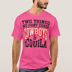 Camiseta Rodeio Duas Coisas Que Não Perseguimos Cowboys E T