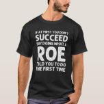 Camiseta ROE Funny Surname Family Tree Birthday Ide<br><div class="desc">O legal trabalho de arte para a família "Se,  no início,  você não tiver sucesso,  tente fazer o que um roe lhe disse para fazer a primeira vez" é um presente perfeito para qualquer homem ou mulher que você queira surpreender. Comprar o design agora!</div>