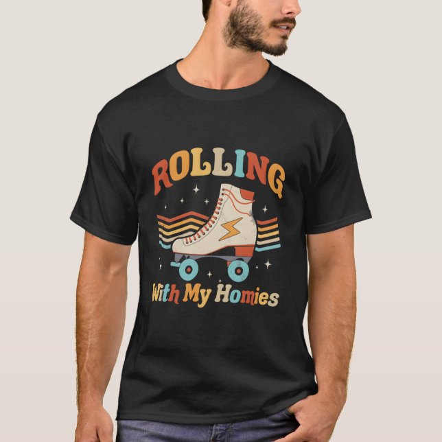 Camiseta Roller Skating Rolling With My Homies Roller Skate (Frente)
