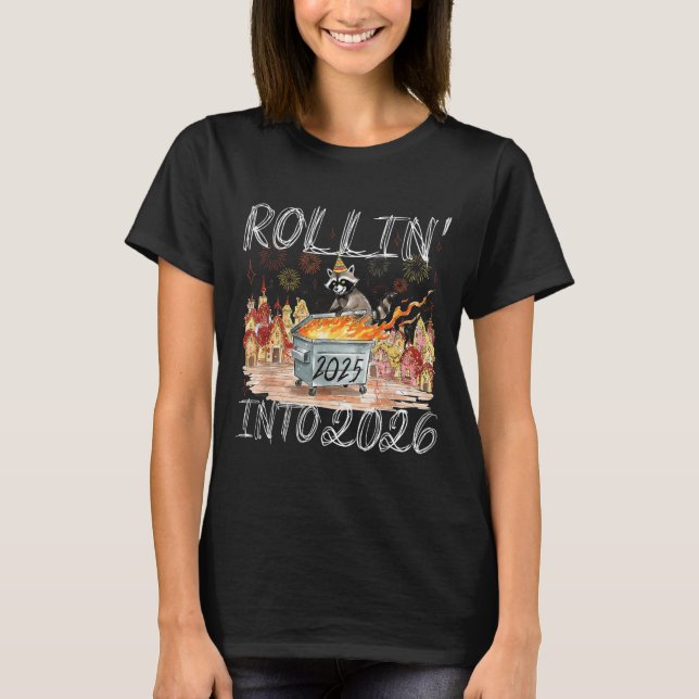 Camiseta Rollin' Into 2026 Happy New Year Raccoon Men Women (Frente)