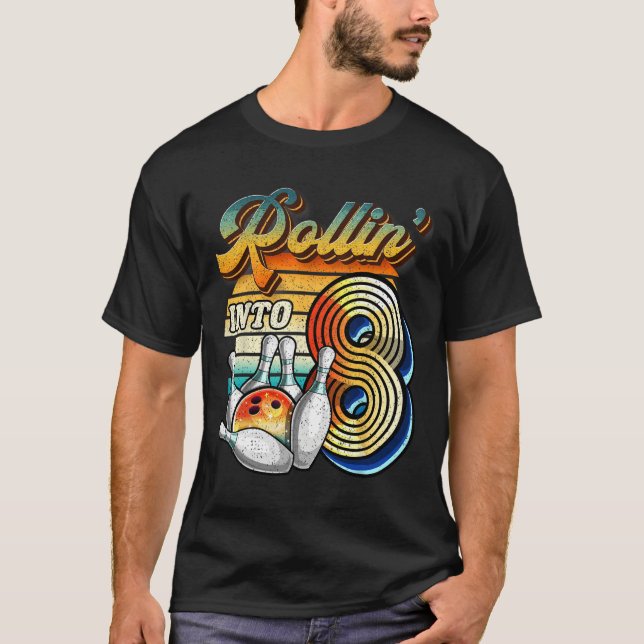 Camiseta Rollin Into 8 Bowling Birthday Party 8th Birthday  (Frente)