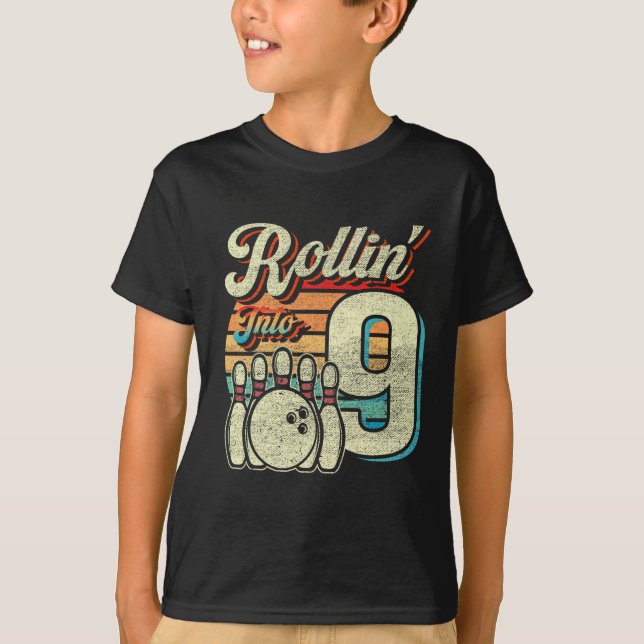 Camiseta Rollin Into 9 Bowling Birthday Party 9th Birthday  (Frente)