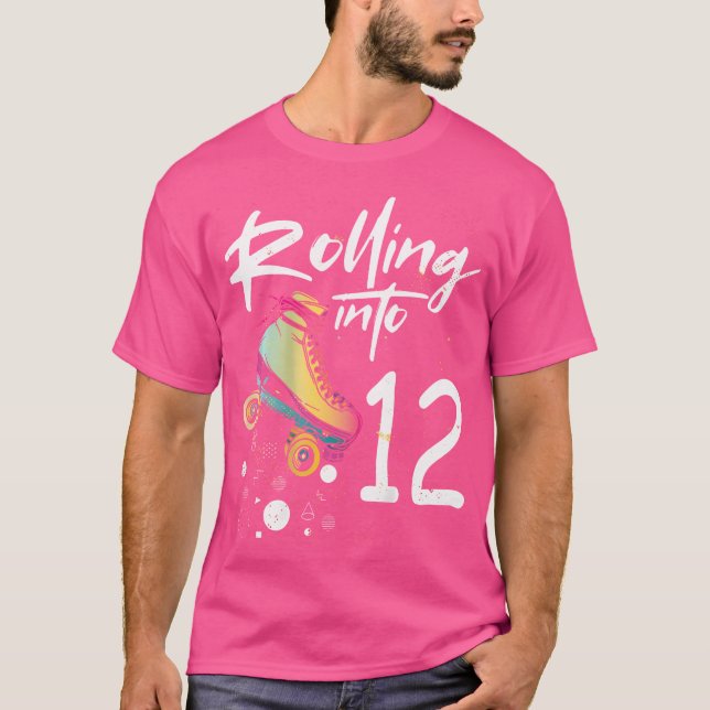 Camiseta Rolling Into 12 Backprint Roller Skating Birthday (Frente)