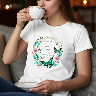 Camiseta Romanos 8:28 Flores e borboletas