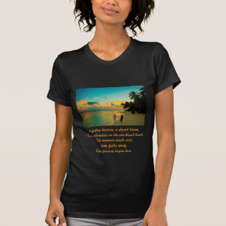 Camiseta Romantic Sunset Beach Silhouette T-Shirt)