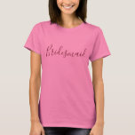 Camiseta Rosa da dama de honra<br><div class="desc">Um tshirt bonito para sua dama de honra,  este t-shirt do rosa caracteriza a "dama de honra" escrita no texto bonito de Borgonha.  Compre seu tshirt da dama de honra hoje!</div>