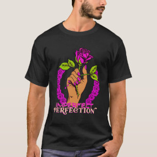 Camiseta Rosa de Arte Floral Melanizada Queen Imperfeito Pe