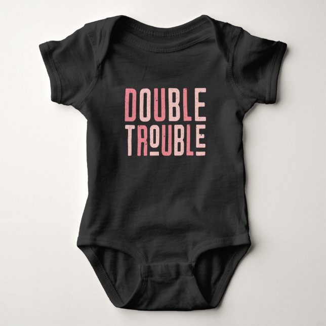 Camiseta Rosa Dupla Travessura (Frente)