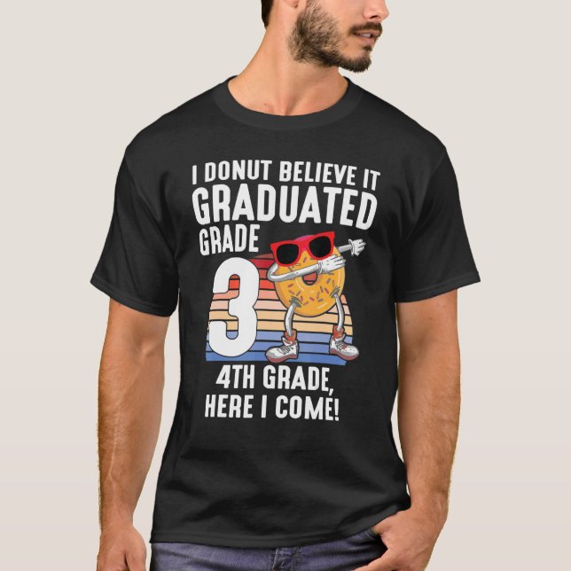 Camiseta Rosquinha Eu acredito que se graduou no 3º grau do (Frente)