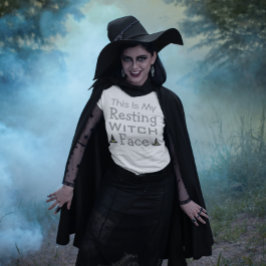 Camiseta Rosto de Bruxa Descansada