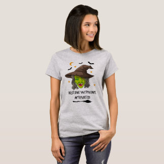 Camiseta Rosto de Bruxa em Repouso Ativado