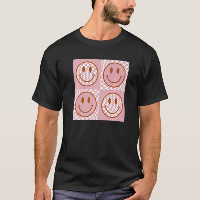 Camiseta Rosto Feliz e Bonito com Padrões Cor-de-Rosa (Frente)