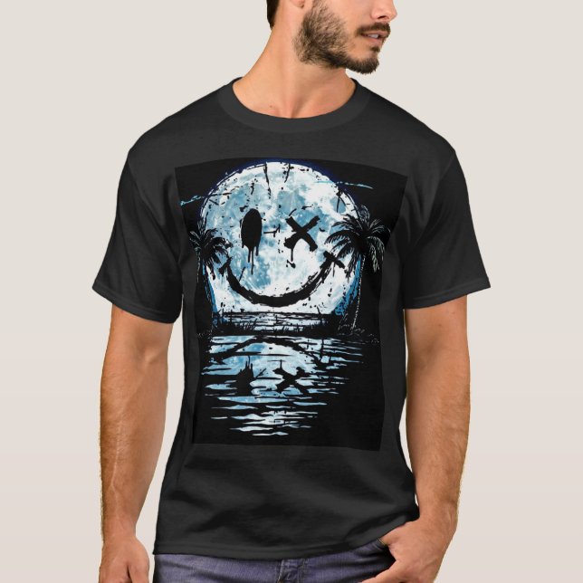 Camiseta Rosto Feliz Sorriso Noturno Lua Sobre Oceano (Frente)