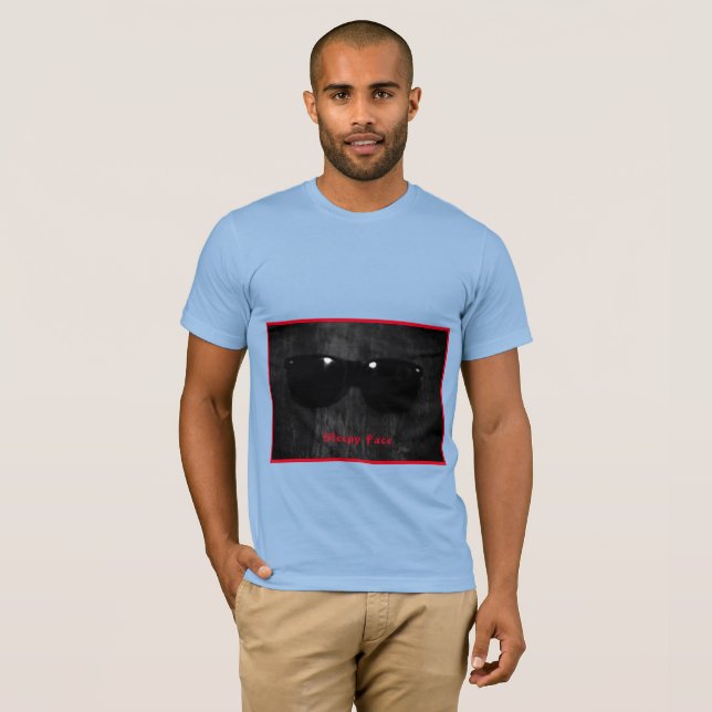 Camiseta Rosto Sonolento: Azul-Bebê - Camisa-T-Crewneck (Frente Completa)