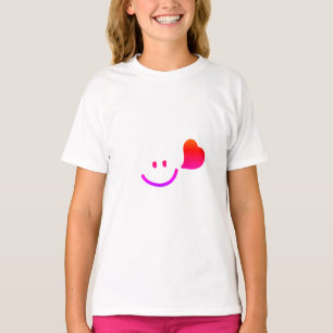 Camiseta Rosto Sorridente Fofo com Coração – Vibrações Feli