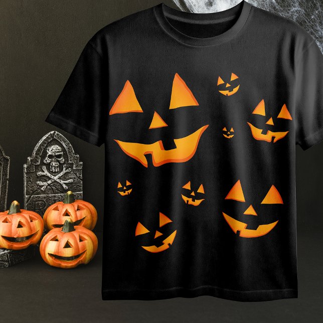 Camiseta Rostos de Abóbora Iluminados Design de Halloween (Glowing Jack-O-Lantern Faces Halloween Design. T-Shirt)