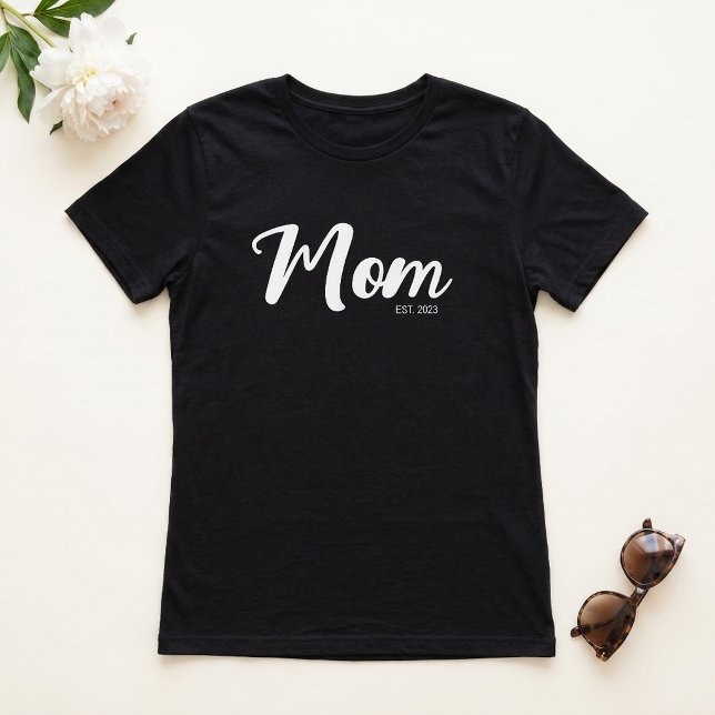 Camiseta Roteiro Branco Estabelecido Mãe Preta (White Script Established Mom Black T-Shirt)