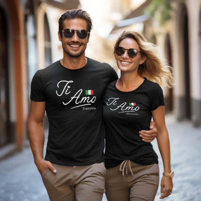 Camiseta Rótulo Ti Amo personalizado para casal (Ti Amo (Italian for I Love You)
Couple's Black Tee)