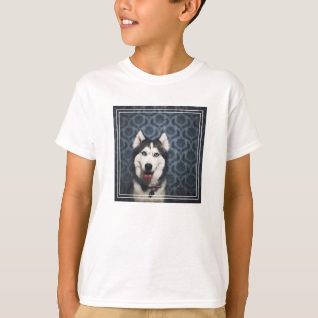 Camiseta Rouco com um fundo escuro (Frente)