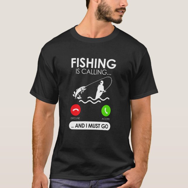 Camiseta Roupa De Peixe A Pesca Está Chamando E Eu Devo Ir  (Frente)