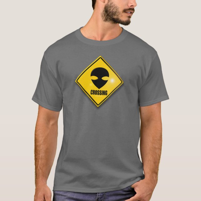 Camiseta Roupa estrangeiro da obscuridade do cruzamento (Frente)