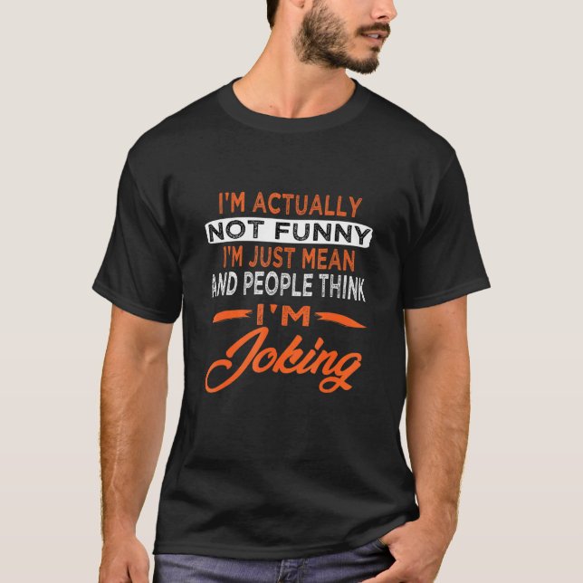 Camiseta Roupa, na verdade, não sou apenas sarcasmo (Frente)