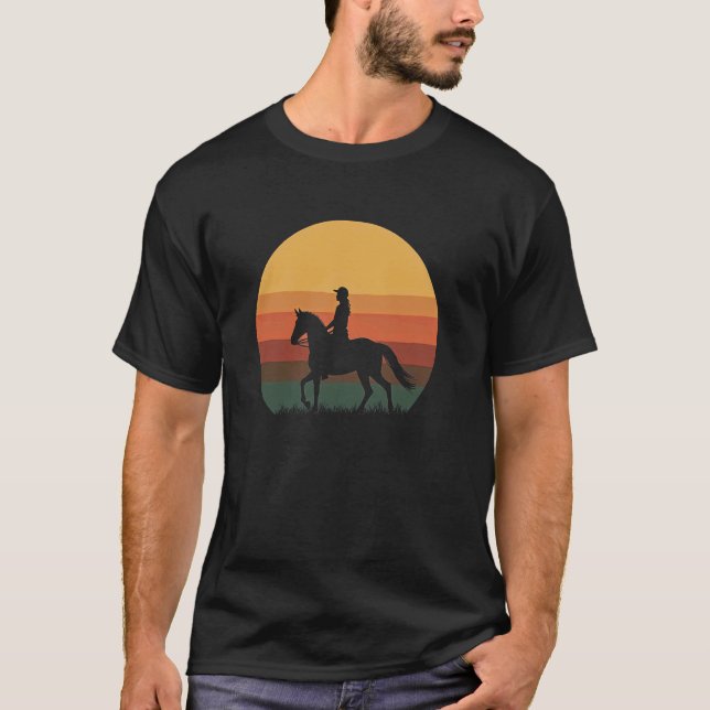 Camiseta Roupas de Cavaleiro de Pôr do Sol (Frente)