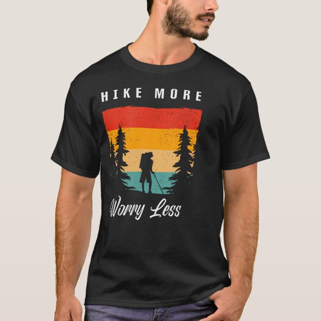 Camiseta Roupas para Caminhada Hike More Worry Less - (Frente)