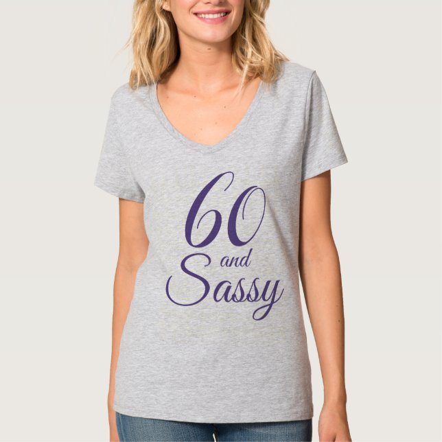 Camiseta Roxo 60 e Presente de Aniversário Sassy (Frente)
