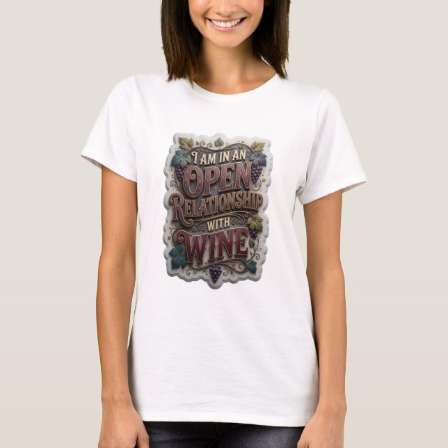 Camiseta Roxo EU ESTOU NUM RELACIONAMENTO ABERTO COM VINHO (Frente)