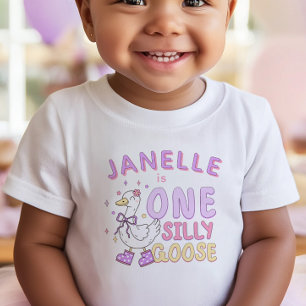 Camiseta Roxo Um Ganso Bobo - Menina no Primeiro Aniversári