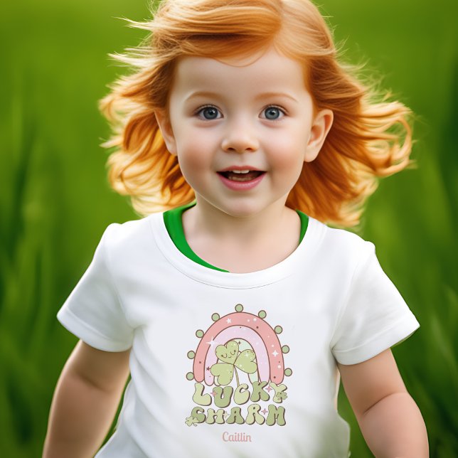Camiseta Rua de Charm, dia de Patrick, garota personalizada (Lucky Charm St. Patrick's day Personalized girl Baby T-Shirt)