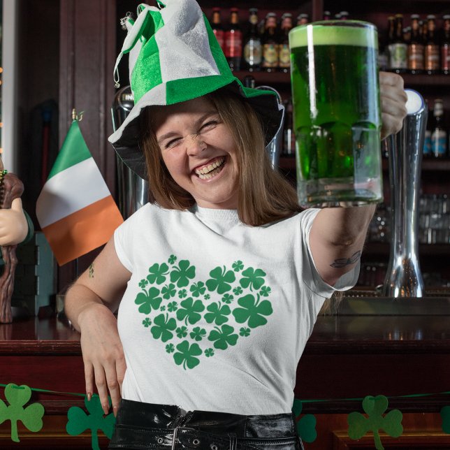 Camiseta Rua de Coração Verde Irlandesa. Dia de Patrick (Criador carregado)