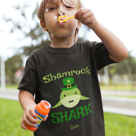 Camiseta Rua de Shark Shamrock. Dia de Patrick