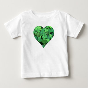 Camiseta Rua. Dia das Patetas, Shamrock verde, corações i