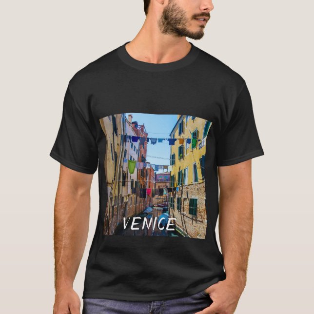 Camiseta Rua em Veneza com roupa lavada com roupa lavada na (Frente)