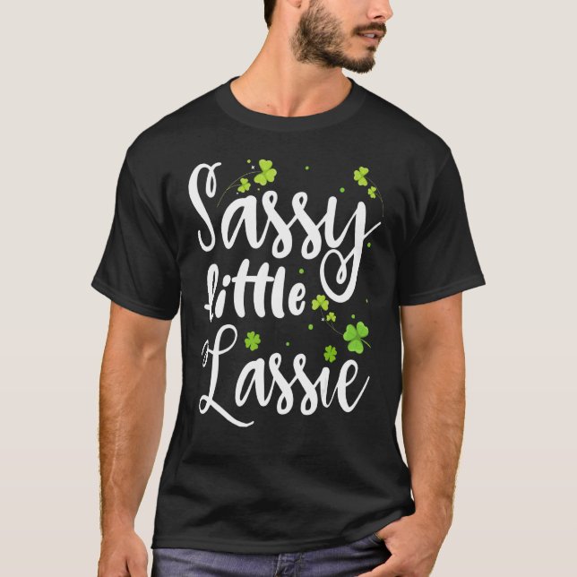 Camiseta Rua Sassy Little Lassie. Dia 2 de Patrick (Frente)