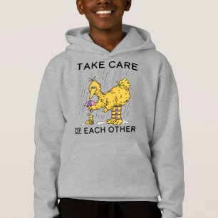 Camiseta Rua Sésamo As aves grandes cuidam umas das outra
