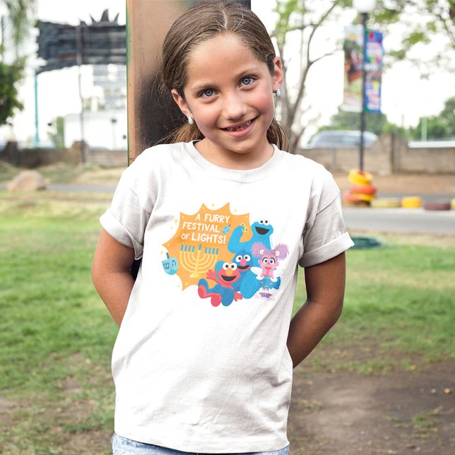 Camiseta Rua Sésamo | Um Festival de Luzes Furtado! (Kid wearing t-shirt)