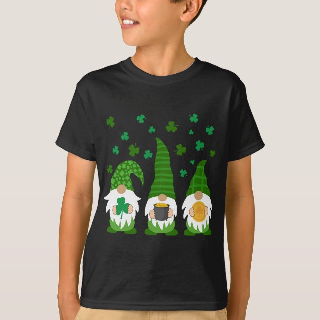 Camiseta Rua Verde Gnomo. Gnomo Irlandês do Dia de Patrick  (Frente)