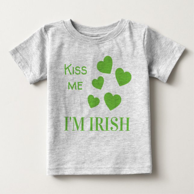 Camiseta Ruas bonitas. Dia dos Patricks Beija-me Sou Irland (Frente)