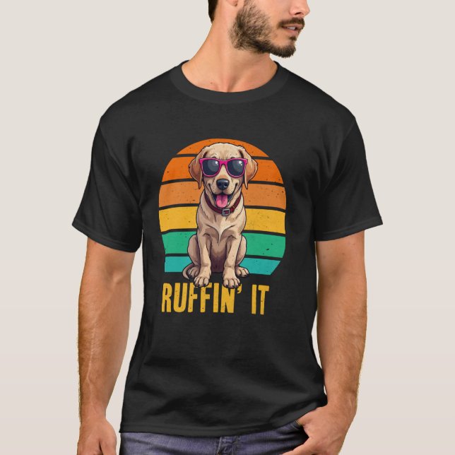 Camiseta Ruffin It Labrador Retriever Usando Óculos de Sol  (Frente)