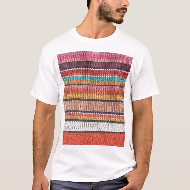 Camiseta Rug Richness: Texturas mexicanas no Peru (Frente)